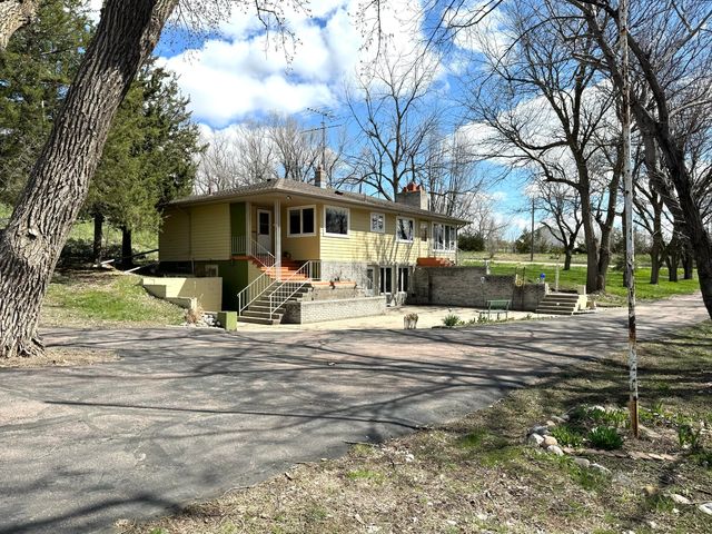 25829 409th Ave, Mitchell, SD 57301