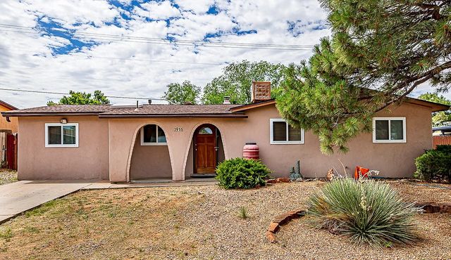 2916 Calle De Pinos Altos, Santa Fe, NM 87507