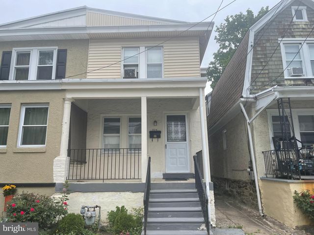 213 Park Ter, Ardmore, PA 19003