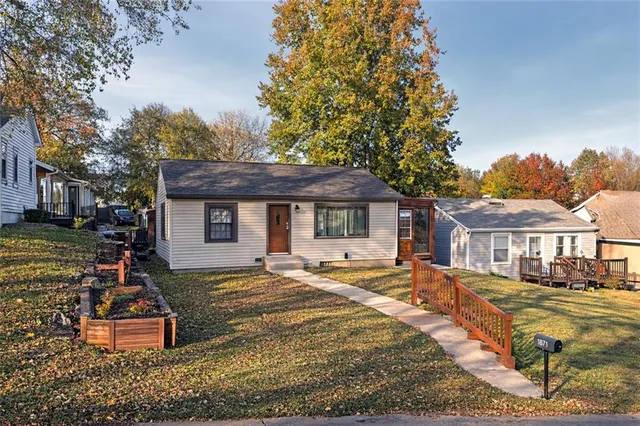 1307 Santa Fe St, Atchison, KS 66002