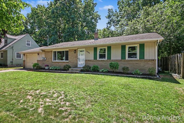 1296 Katrina Dr SE, Kentwood, MI 49508
