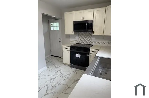 3805 Oakridge Blvd, Saint Louis, MO 63121