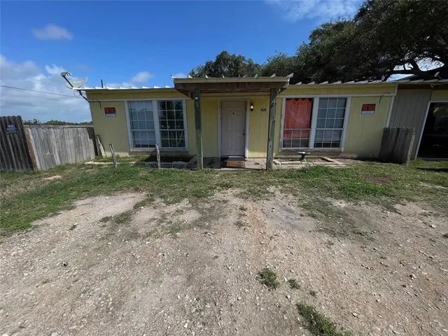 420 W  Linden St, Rockport, TX 78382
