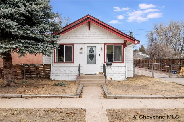 1114 W  27th St, Cheyenne, WY 82001