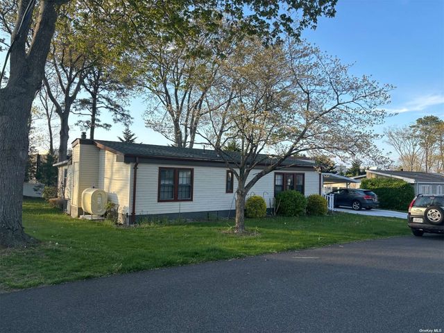 1661-452 Old Country Road, Riverhead, NY 11901