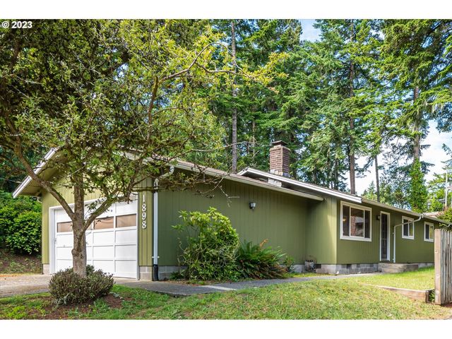 1898 Ash St, North Bend, OR 97459
