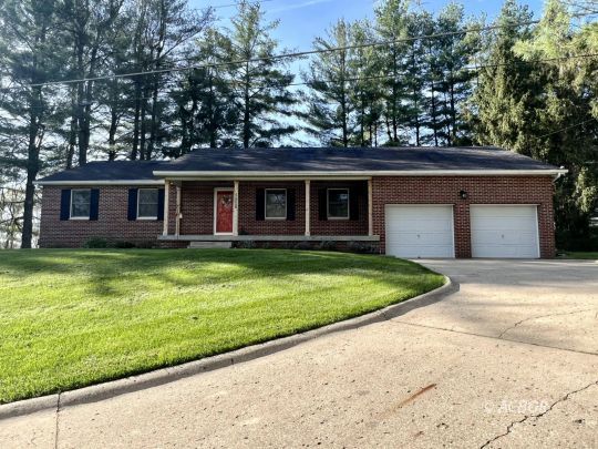 5526 Fullview Heights Dr, Athens, OH 45701