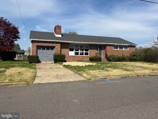 303 Hillcrest Ln, Blackwood, NJ 08012