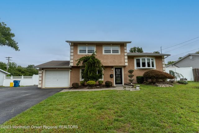 28 Brookwood Parkway, Jackson, NJ 08527