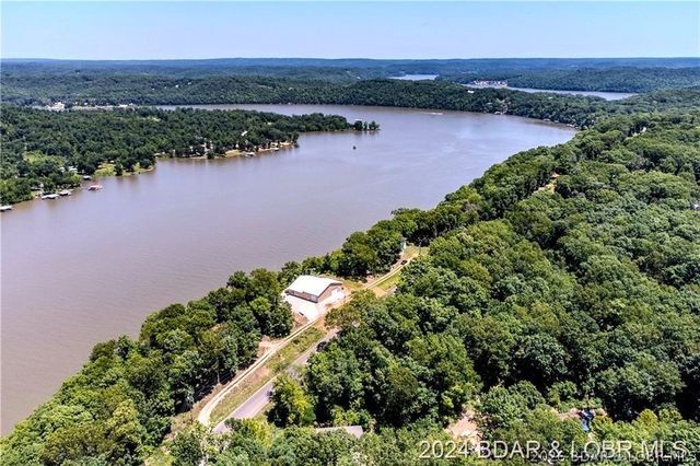 4423 Lw High Point Rd, Stover, MO 65078