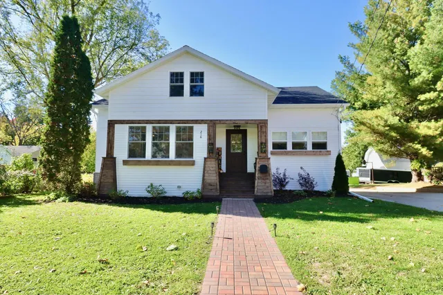 216 North 5th STREET, Delavan, WI 53115