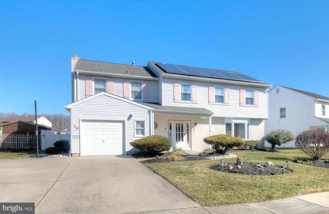 30 Twin Ponds Dr, Sewell, NJ 08080