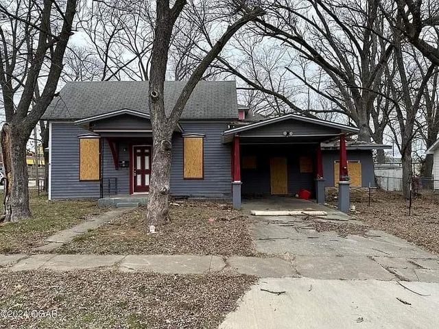229 S  Main St, Nevada, MO 64772