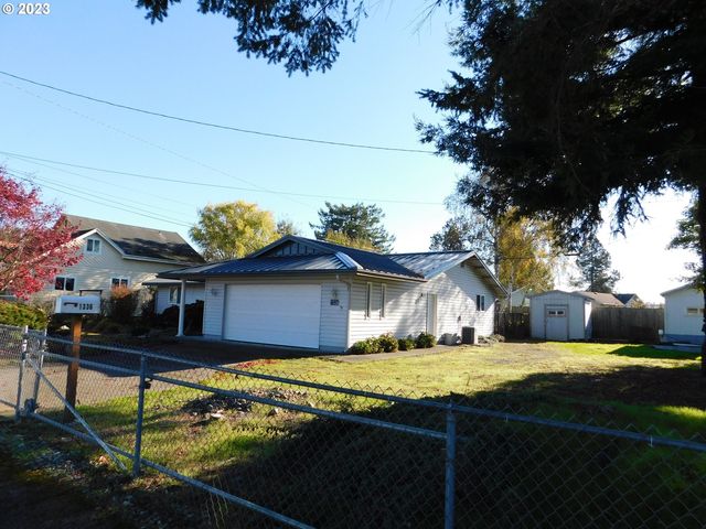 1336 Maryland Ave, Myrtle Point, OR 97458