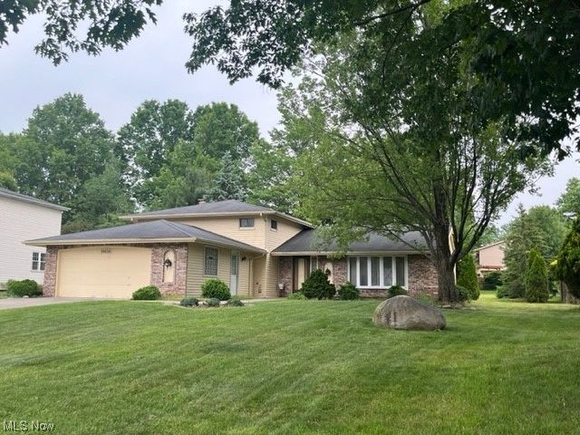 16036 Squirrel Hollow Ln, Strongsville, OH 44136