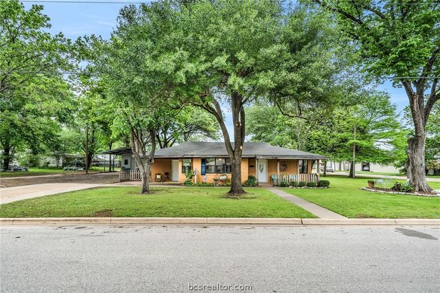 707 Willow St, Hearne, TX 77859