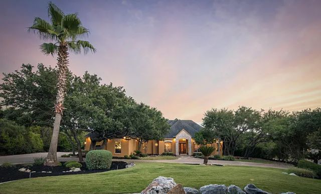 9752 Trophy Oaks Dr, San Antonio, TX 78266