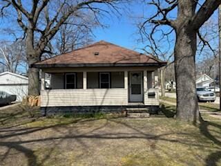 32 Crescent Ave, Muskegon Heights, MI 49444