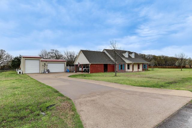 319 Whipporwill Dr, Wills Point, TX 75169
