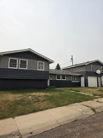 808 7th St, Havre, MT 59501