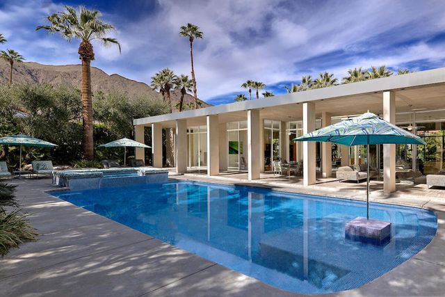 500 W  Crescent Dr, Palm Springs, CA 92262