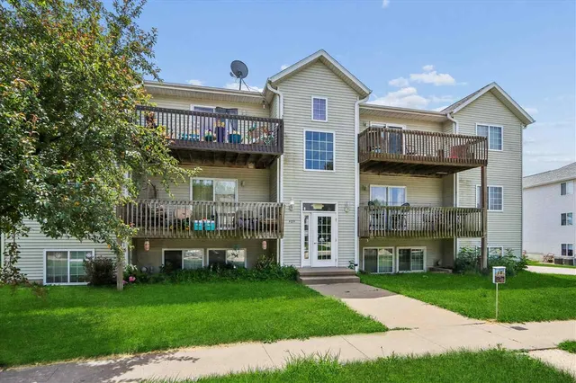 409 James Blvd #3, Oxford, IA 52322
