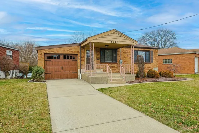 5725 Lauderdale Dr, Cincinnati, OH 45239