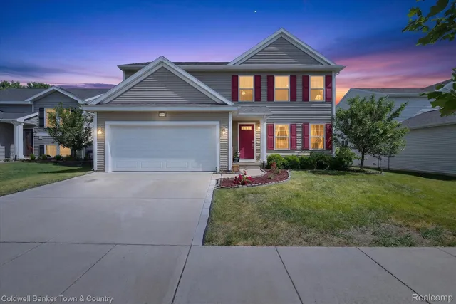 8604 Swartz River Dr, Fowlerville, MI 48836