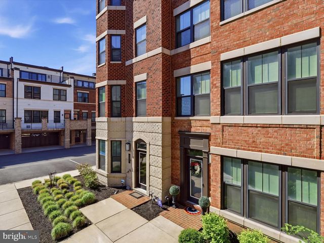 213 Market Sq NW #19, Vienna, VA 22180