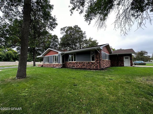 2 Forrest Ct NW, East Grand Forks, MN 56721