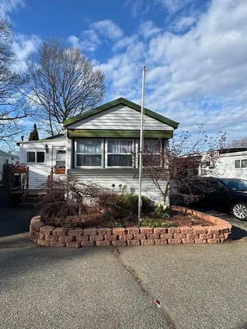 261 Newbury St #17A, Peabody, MA 01960