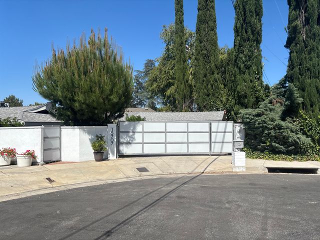 15707 Varden St, Encino, CA 91436