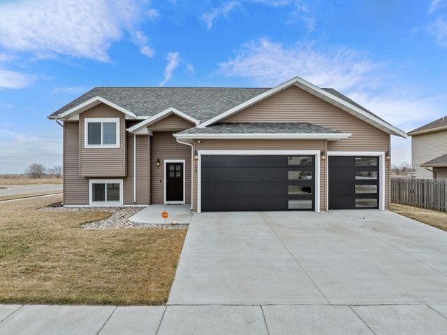 716 Abbey Ave, Surrey, ND 58785