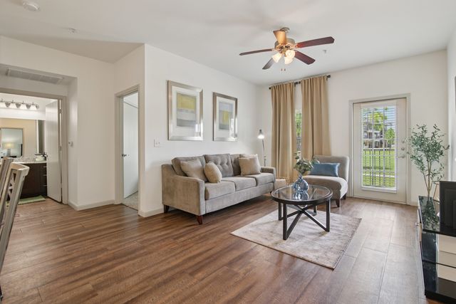 5400 Crenshaw Rd #9104, Pasadena, TX 77505