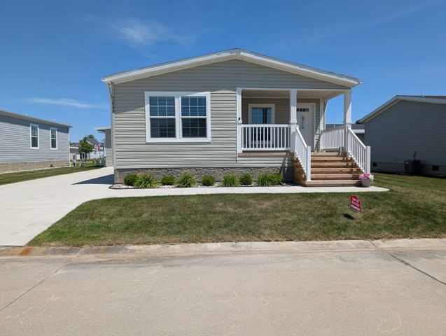 52546 Elmcrest Ct #148, New Baltimore, MI 48051