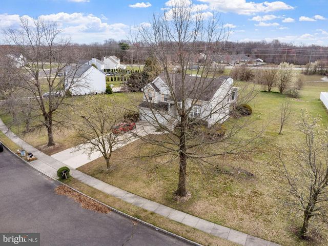 7 Orchardview Dr, Sewell, NJ 08080