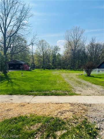 S  Raccoon Rd, Youngstown, OH 44515