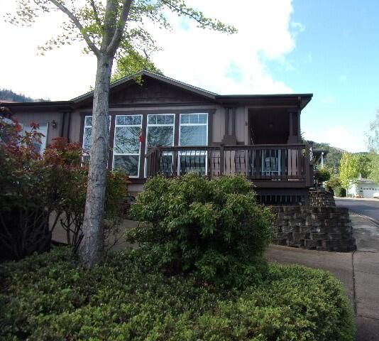 402 Knoll Terrace Dr, Canyonville, OR 97417