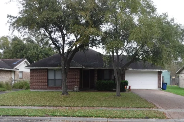 556 Vista Dr, Odem, TX 78370