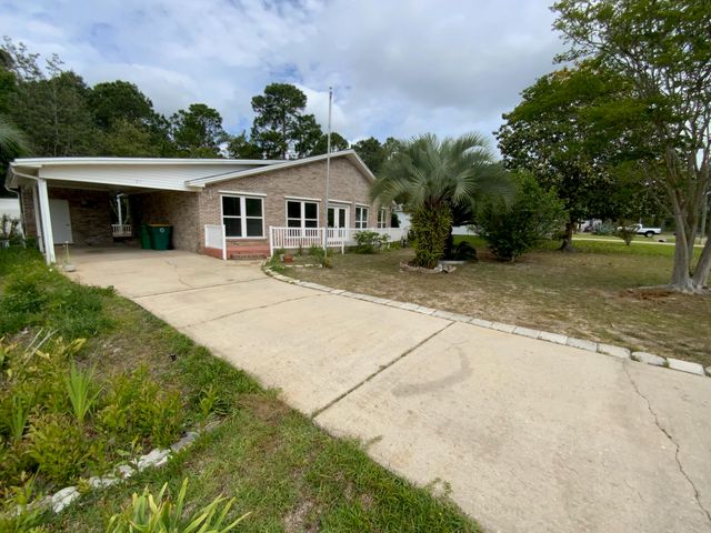 317 Evergreen Dr, Mary Esther, FL 32569