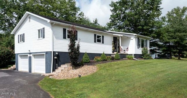 863 Campbell Rd, Tyrone, PA 16686