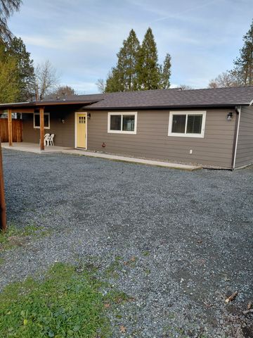411 SW Westholm Ave, Grants Pass, OR 97526