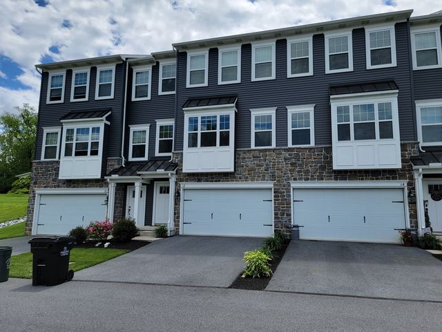 12 Glenbrook Ct, Annville, PA 17003