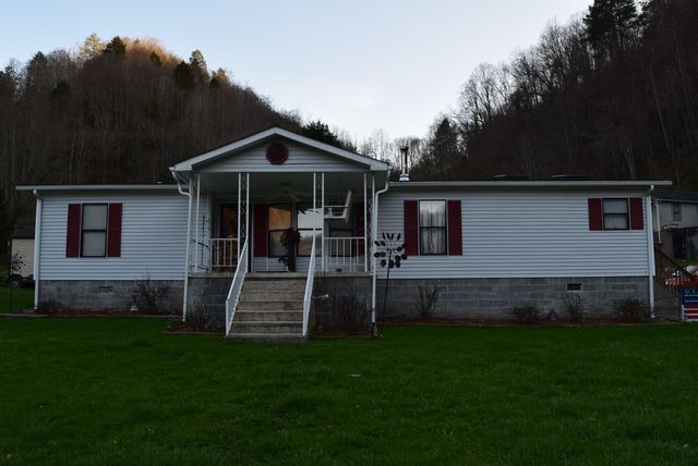 145 Clearbrook Ave, Bud, WV 24716
