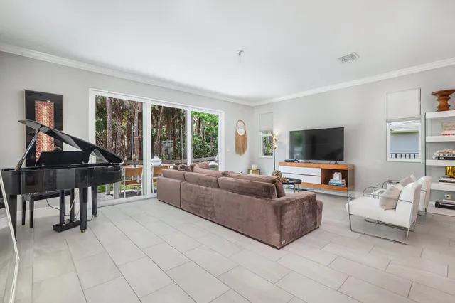 6825 Pointe Of Woods Dr, West Palm Beach, FL 33415