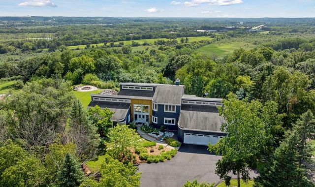 10460 Bluff Cir, Chaska, MN 55318