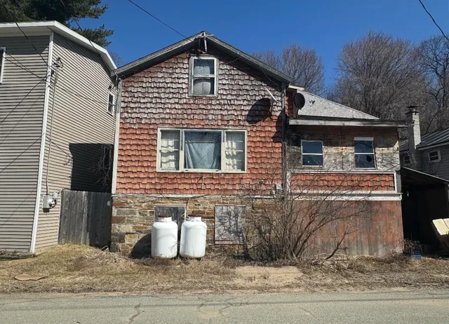 13 River St, Keeseville, NY 12944