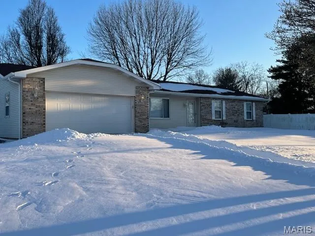 4132 Lebanon Ave, Shiloh, IL 62221
