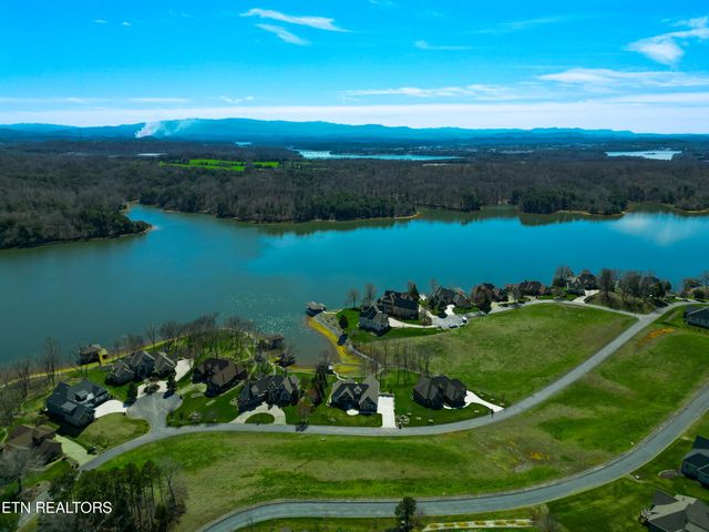 210 Starling Dr, Vonore, TN 37885