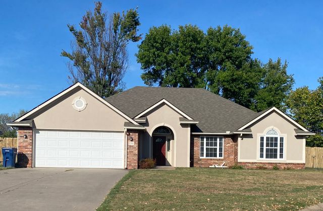 1204 Hunter Rdg, Siloam Springs, AR 72761